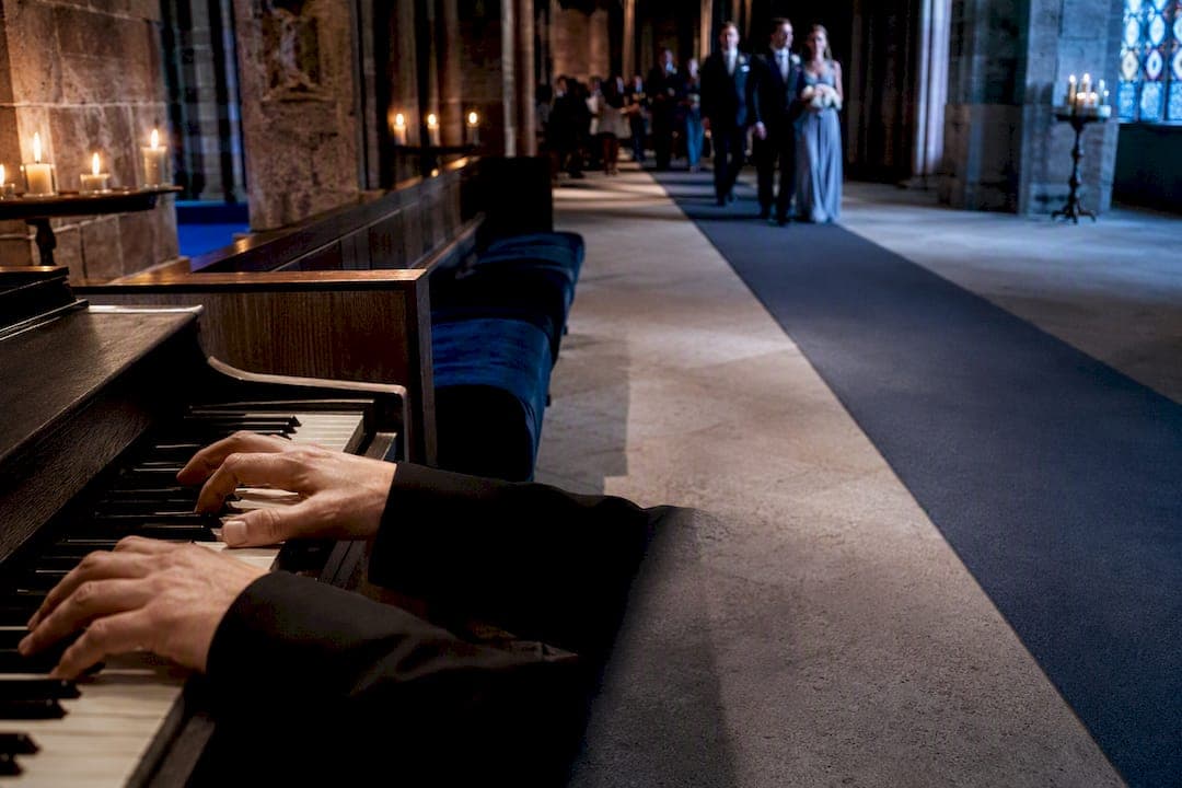 Piano Wedding Songs: 66–76 BPM Processionals and Pro Timing Tips