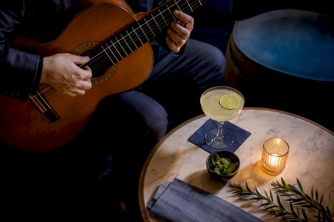 60 Minute Bossa Nova Cocktail Hour: Ready Playlist and Pro Tips